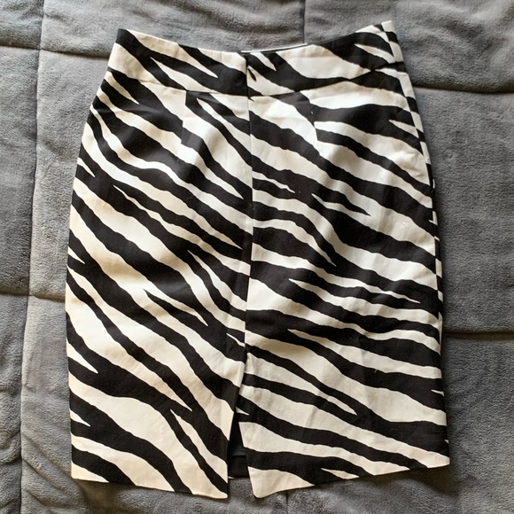 Banana Republic pencil skirt pleats zebra print 0 - Picture 3 of 8